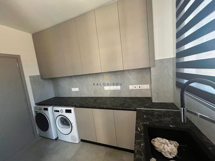 Image No.21-6 Bed House for sale