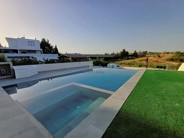 Image No.26-6 Bed House for sale