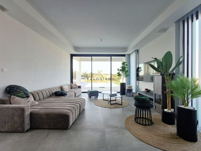 Image No.6-6 Bed House for sale