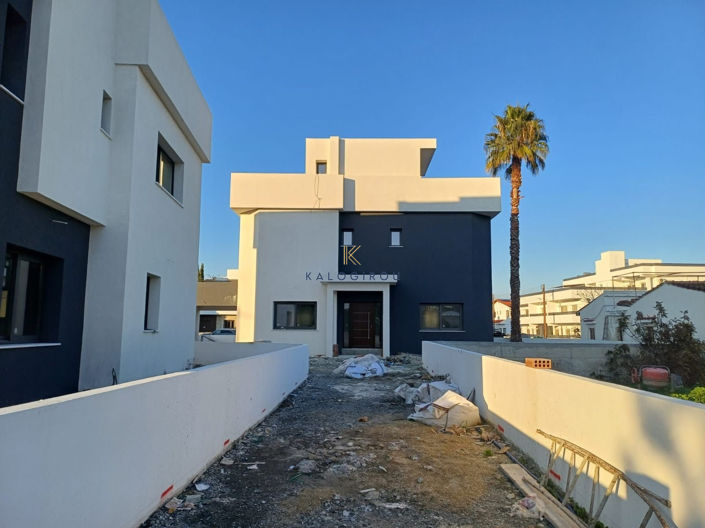 Image No.2-4 Bed House for sale