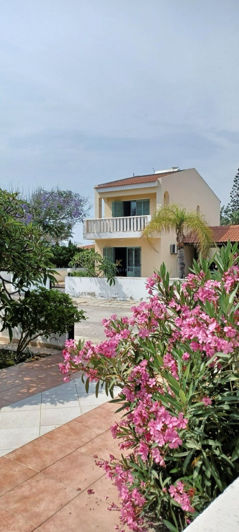 Image No.1-2 Bed House for sale