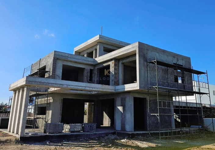 Image No.2-4 Bed House for sale