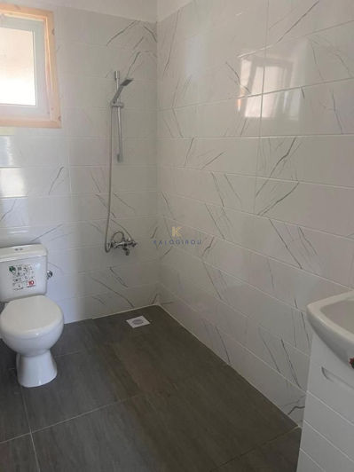 Image No.11-2 Bed House for sale