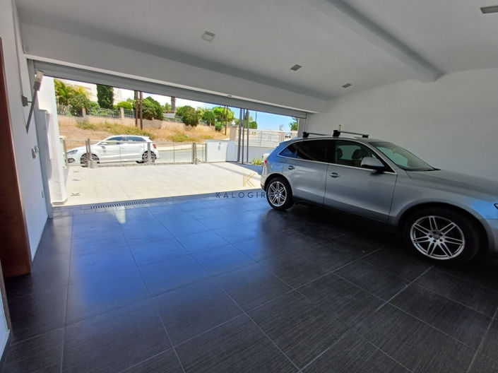 Image No.50-5 Bed House for sale