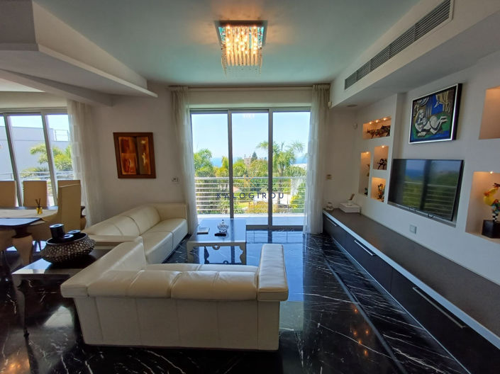 Image No.6-5 Bed House for sale