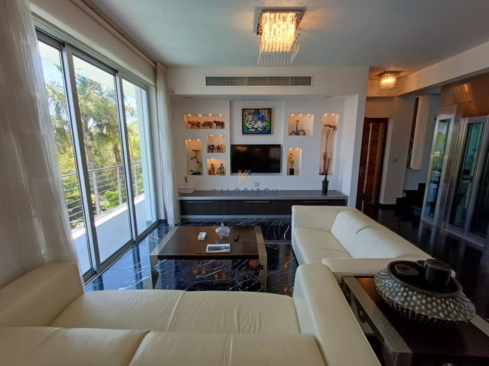 Image No.7-5 Bed House for sale