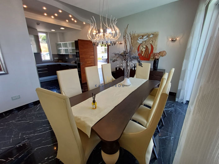 Image No.9-5 Bed House for sale