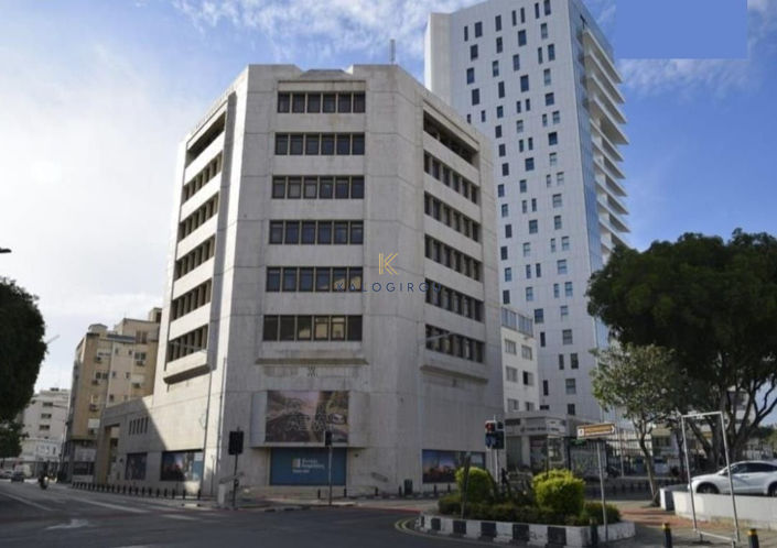 Image No.2-Commercial à vendre à Nicosie