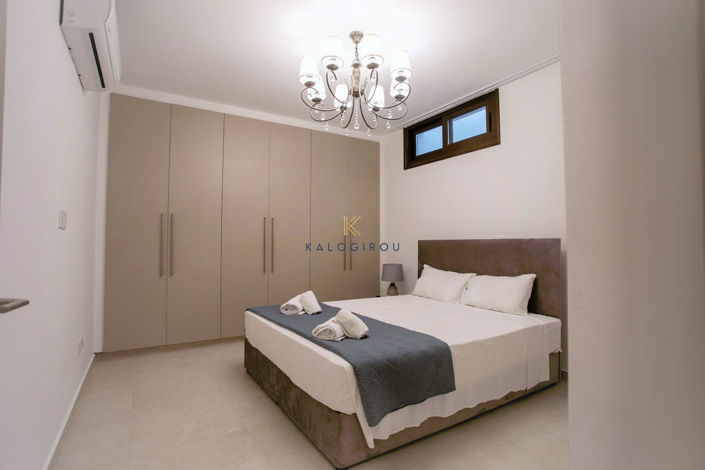 Image No.17-5 Bed House for sale