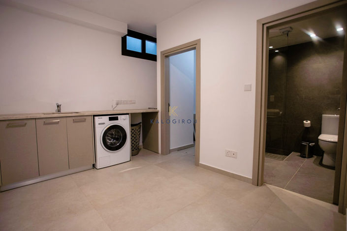 Image No.18-5 Bed House for sale