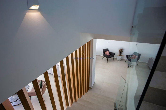 Image No.21-5 Bed House for sale