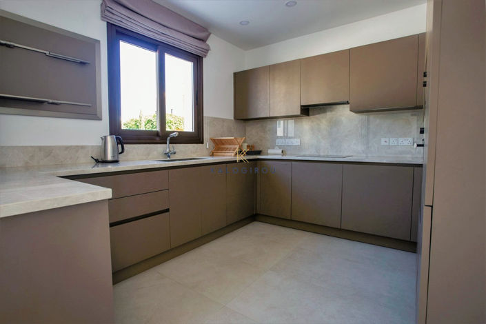 Image No.5-5 Bed House for sale