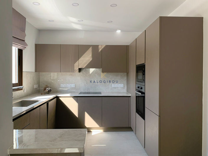 Image No.6-5 Bed House for sale