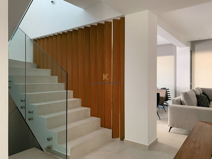 Image No.8-5 Bed House for sale