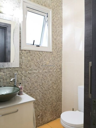 Image No.10-9 Bed Property for sale