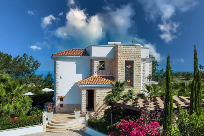 Image No.1-4 Bed House for sale