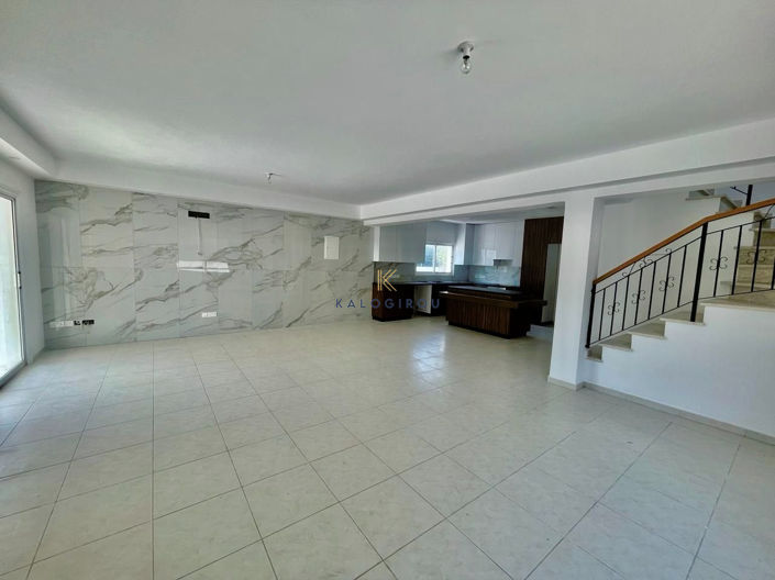 Image No.10-3 Bed House for sale