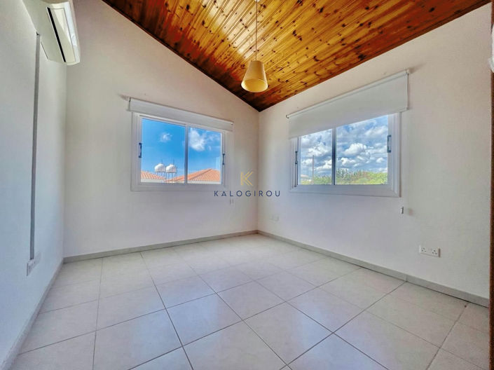 Image No.15-3 Bed House for sale