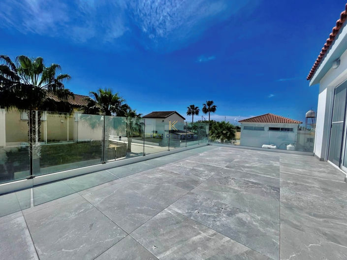 Image No.24-3 Bed House for sale