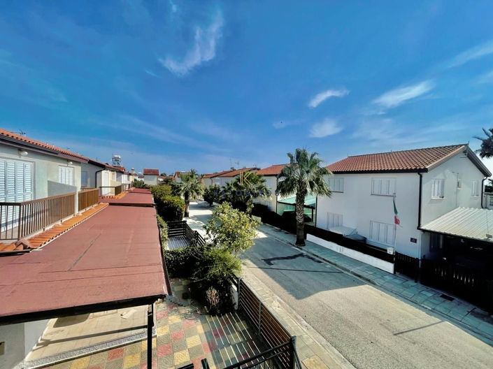 Image No.26-3 Bed House for sale