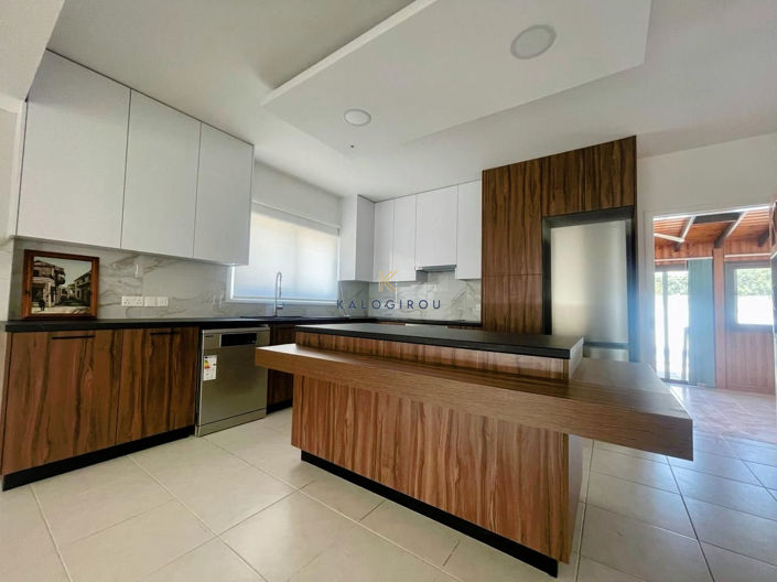 Image No.6-3 Bed House for sale