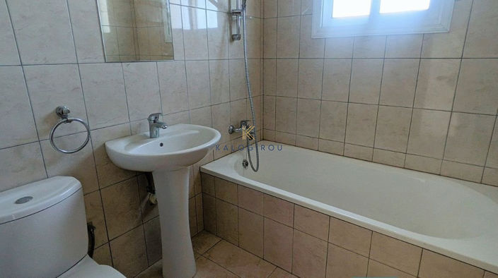 Image No.15-6 Bed Property for sale