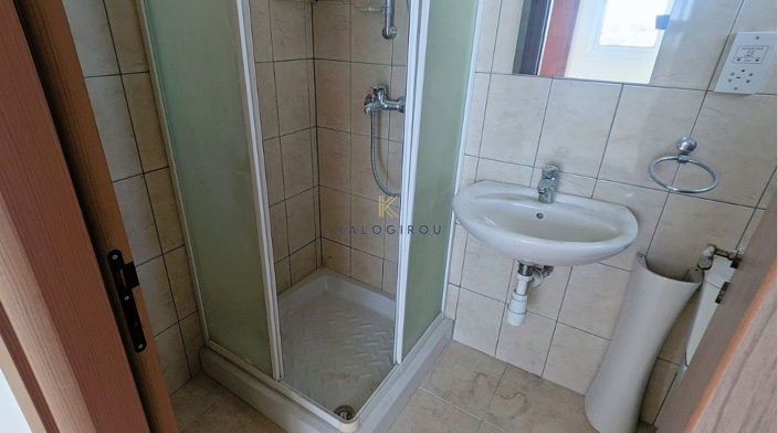 Image No.16-6 Bed Property for sale