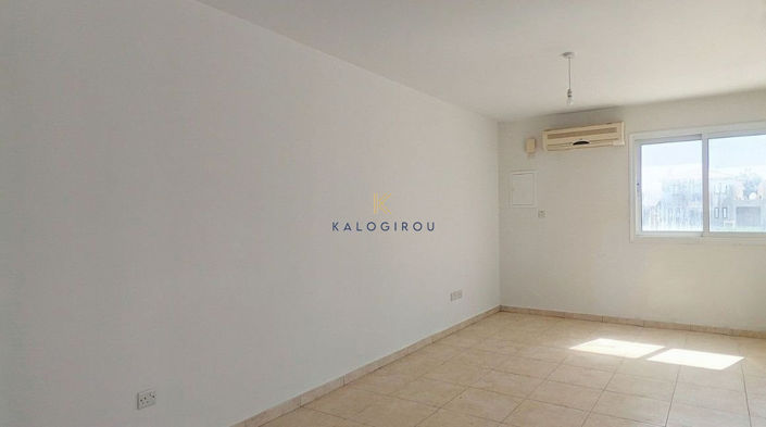 Image No.17-6 Bed Property for sale