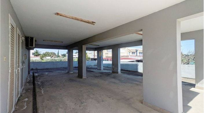 Image No.25-6 Bed Property for sale