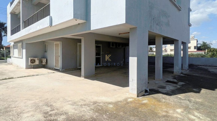 Image No.26-6 Bed Property for sale