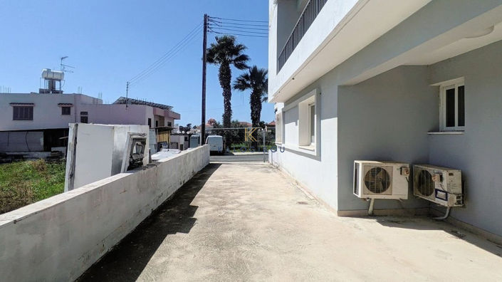 Image No.27-6 Bed Property for sale