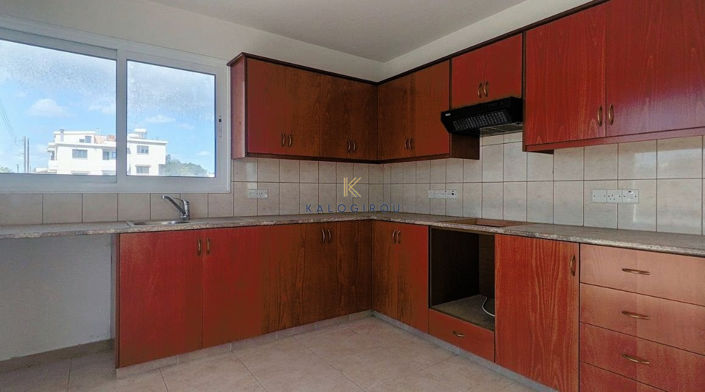 Image No.4-6 Bed Property for sale