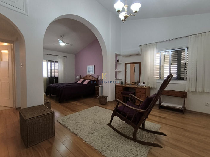 Image No.16-4 Bed House for sale