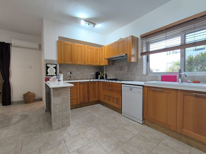 Image No.8-4 Bed House for sale