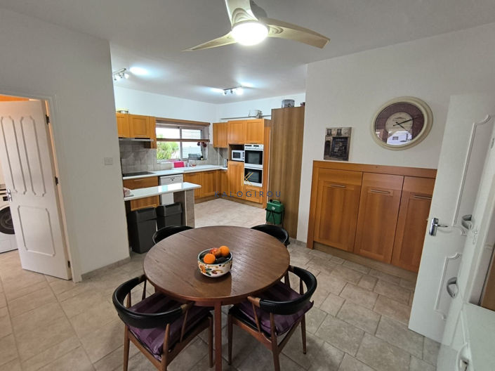 Image No.9-4 Bed House for sale