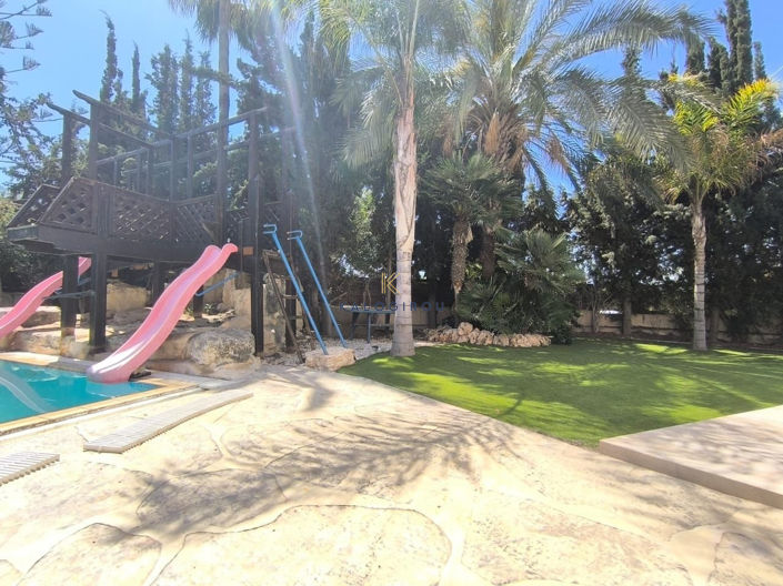 Image No.34-5 Bed House for sale