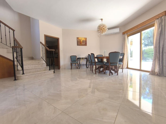 Image No.7-5 Bed House for sale