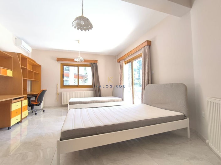 Image No.9-5 Bed House for sale