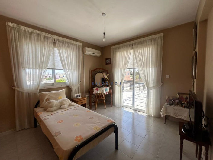 Image No.10-3 Bed House for sale