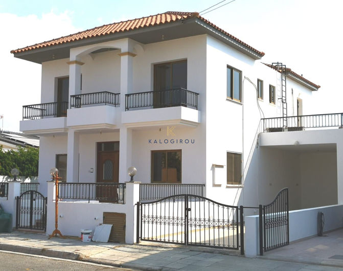 Image No.1-4 Bed House for sale