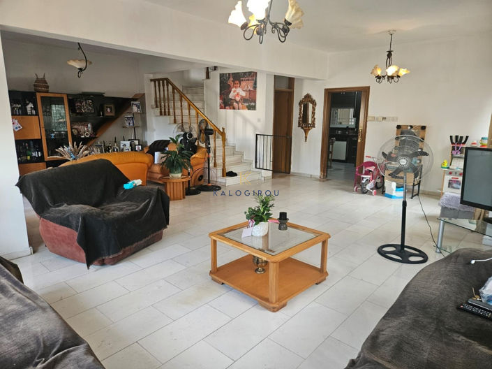 Image No.1-4 Bed House for sale