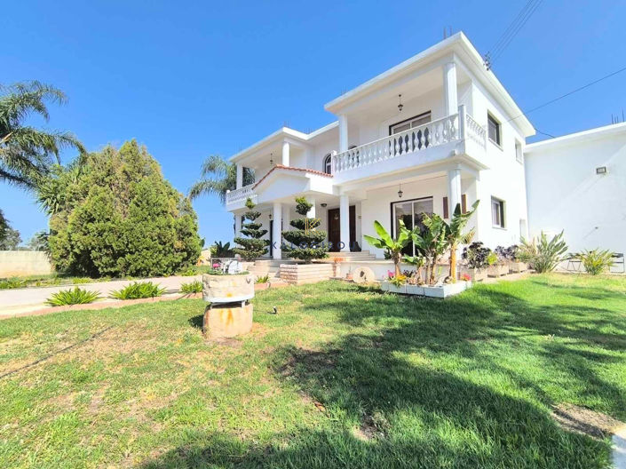 Image No.1-5 Bed House for sale