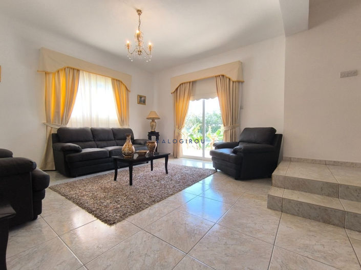 Image No.10-5 Bed House for sale