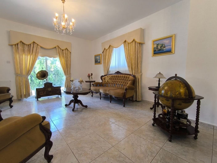 Image No.6-5 Bed House for sale