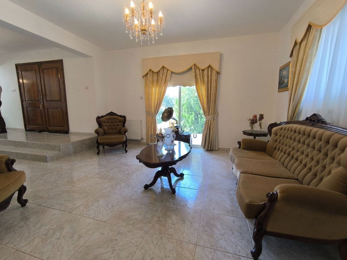 Image No.7-5 Bed House for sale