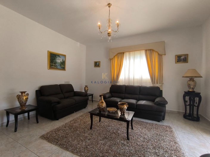 Image No.9-5 Bed House for sale