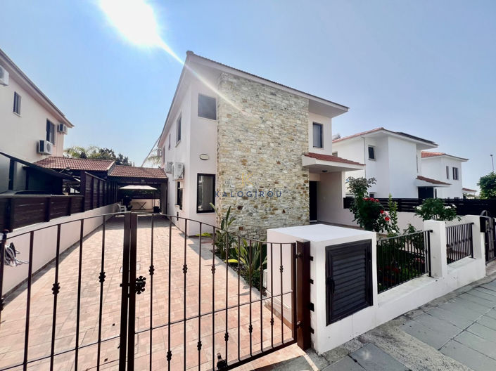 Image No.1-3 Bed House for sale