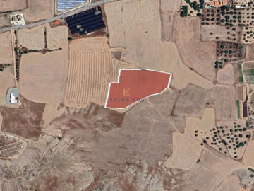 1 - Troulloi, Land