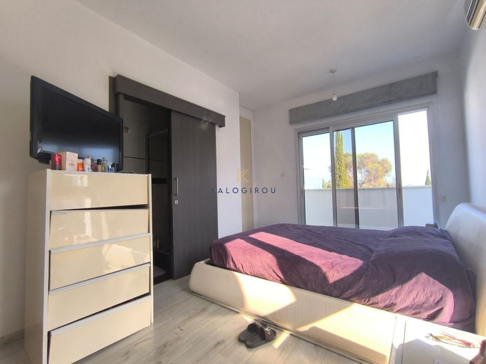 Image No.11-3 Bed House for sale