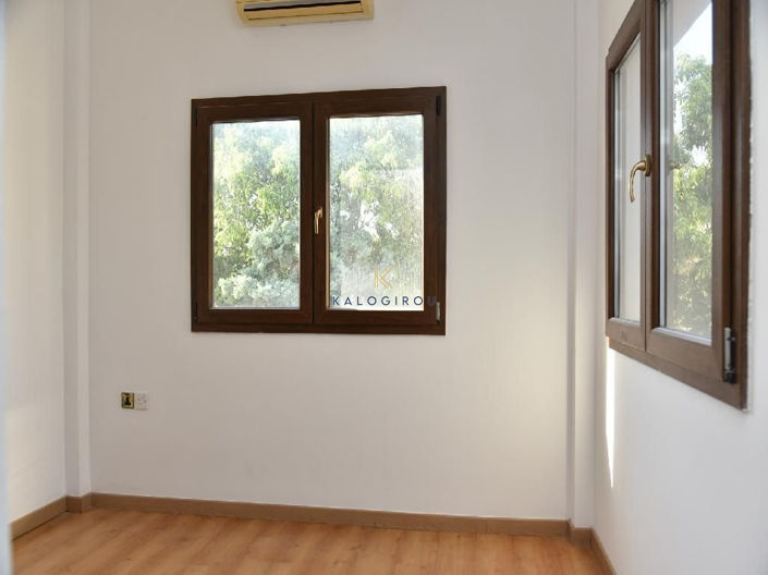 Image No.11-3 Bed House for sale